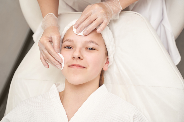 Teen Facial — milde reiniging met educatie voor jonge huid